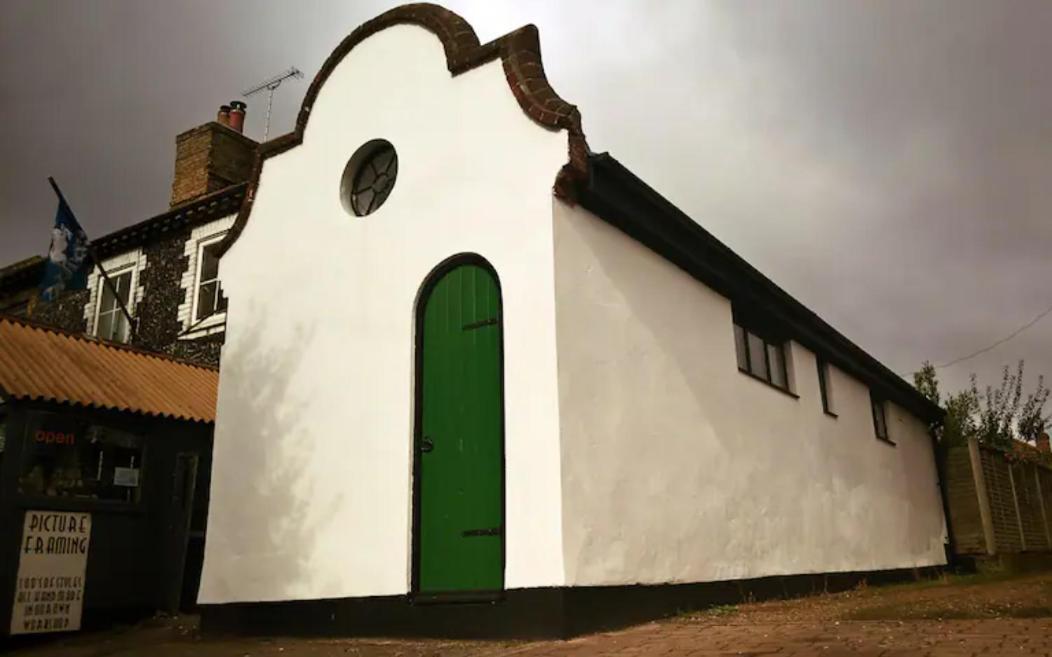 Old Fire Station - Quaint And Quirky Little Home Brandon  Exterior photo